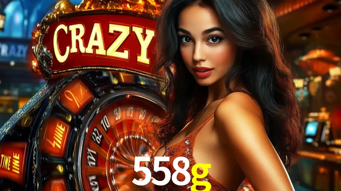 Mulher glamourosa olhando para a câmera com a roda vermelha do Crazy Time ao fundo em um ambiente de cassino, destacando a emoção dos jogos ao vivo no 558g.